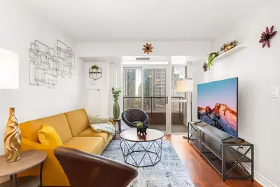 Image de Skyline 3br Condo | Steps to Sq 1 + Free Parking