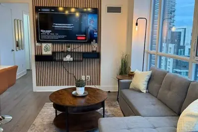 Image de Penthouse 2br+Den | Skyline Views • Sq1 • Parking