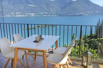 Image de Appartement avec terrasse, jardin privé et une vue magnifique sur le lac