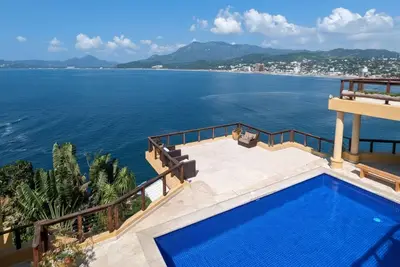 Image de Clifftop Luxury: 180° Ocean Views, Private Pool, Beach Access, Sleeps 12