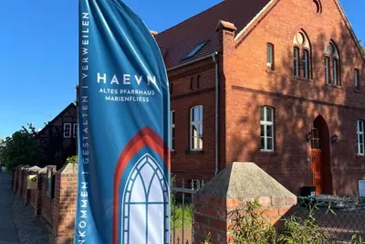 Image de Maison de vacances 'Haevn Altes Pfarrhaus Marienfließ' avec terrasse, jardin privé et Wi-Fi