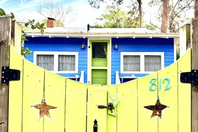 Image de New for 2026! Private Heated Pool, Large Screened Porch, Beach close.