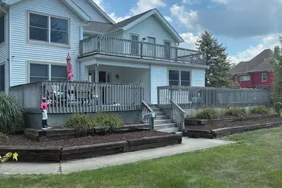 Image de Cozy 3br/3ba Second-Floor Condo • Fast WiFi • Walk to Boulevard