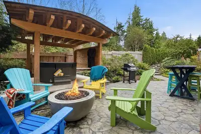 Image de Cedarlight House- New, Hot Tub, Firepit, Od shower