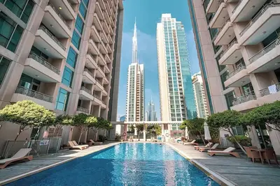 Boulevard Chic Modern 2br with Iconic Street Views