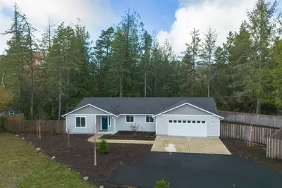 Image de Newly Built, Bright, Quiet, and Spacious Nehalem Home