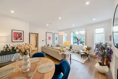 Image de Appartement-Moderne-Salle de bain privée-Vue sur Rue-Secure Dedicated Parking