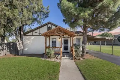 Image de Beautiful retreat fully renovated 3b/2bt blocks from TexasTech!