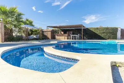 Image de Cubo's River Side House Coin / Piscine privée / Climatisation / Barbecue / Wi-Fi gratuit