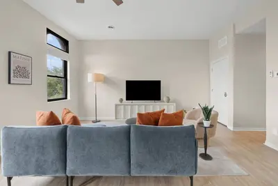 Image de Otr Overview | Prime Location l Free Parking-Tql!