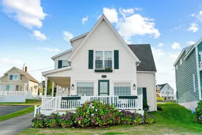 Image de The Wright Place - Charming 5-bedroom Oceanside house with Hot Tub