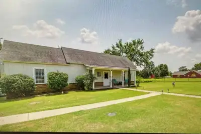 Image de Eufaula Getaway w/ Patio, Walk to Beach + Marina / Boat Parking