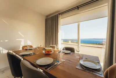 Bright Apartment with Sea & Valley Views | Bbq