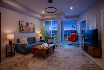 Image de Kensington 2 King Bed| Skyline| Gym| | Ug Parking