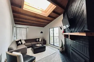 Image de Cozy family-friendly 2-bedroom condo in close proximity to 3 ski mountains!