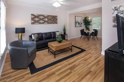 Image de Monthly-Friendly 2br with Full Home Amenities