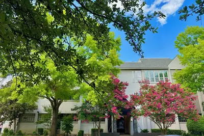 Image de Quiet 2br/2bth Condo, Oak Lawn, Gated, Walkable, Comfy Beds, Covered Parking