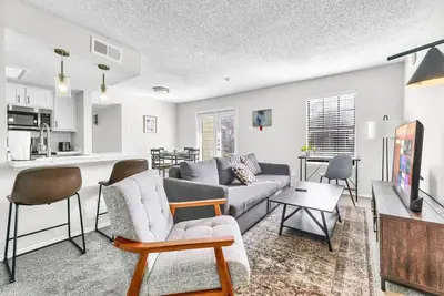 Image de Modern Comfort 2br with Pool Access, Gym & WiFi