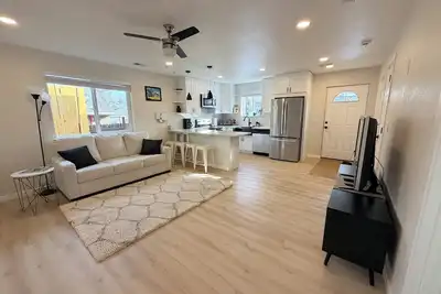 Image de Modern Private 2br Guest House. 10-Min Drive to Downtown Denver. W&D+Parking