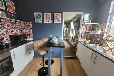 Image de Hidden Retreat - 4 minutes to the beach!