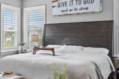 Image de Fifa World Cup 2026 lodging. 07 walking distance to Gillette stadium and Mbta