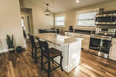 Image de 3br Walk to Downtown Brevard ▪ Fire Pit ▪ Near Pisgah & Dupont Forest