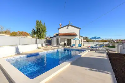 Belle maison à Kastellir