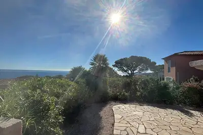 Image de Villa vue mer, grande piscine, plage à pied, entièrement climatisée