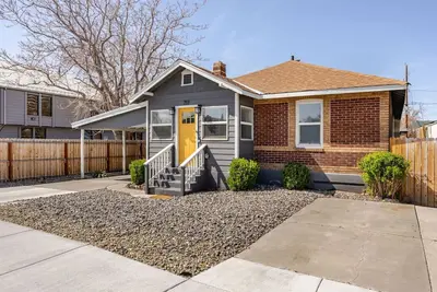 Image de #717 Charming 4 Bed Mid-Town Retreat