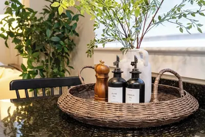 Image de New King Br w Abundant Free On-Site Parking - Quiet & Private