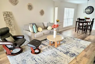 Image de 3-bedroom house in welcoming Montgomery with cool Ac