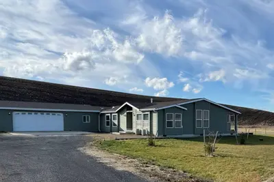 Image de The Farmhouse @ Link'd Hearts Ranch\n3 Bd/2 Ba Home Great View, Tons of Upgrades