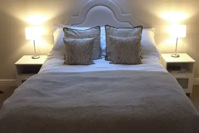 Image de Coach House in the Park, a tranquil haven, 10 mins’ walk from city. Free parking