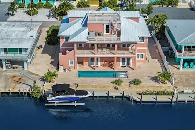 Image de Luxurious Home Located In Venetian Shores