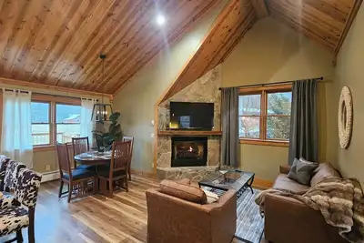 Image de Stylish Private Studio Near Snowshoe - Steps to Shuttle at the Inn.