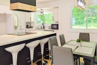 Image de Kingston Lodge: Comfy & Cozy w/ Natural Scenery