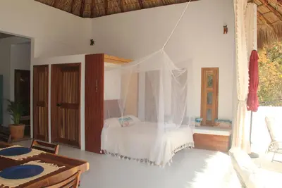 Image de New Coastal Retreat+Pool+Private Path to Shore, A/C. Accessible step-less layout