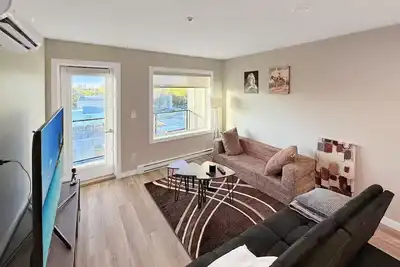 Image de Bright Modern Suite in St Vital | On Site Parking