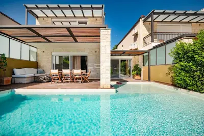 Image de 3 Bedroom Villa, Private Pool and Garden, 2 Bathrooms, A/C, Wifi, Close to the beach and restaurants