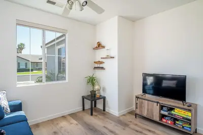 Image de Quiet Desert Comfort Four Bedroom Villa with Cool Ac in Indio