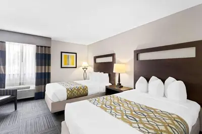 Image de 2 Pet-Friendly Units Near Downtown Naperville | Free Parking and Breakfast!