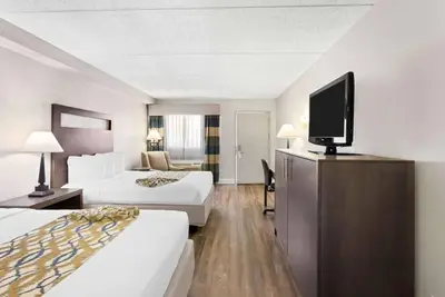 Image de 3 Cozy Units Near Shops & Restaurants | Gym Access & Free Breakfast!