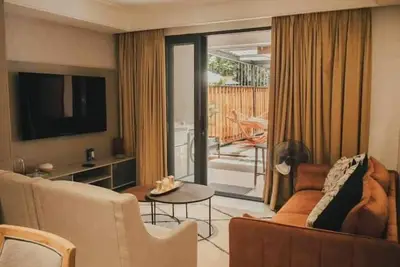 Image de Kingsley’s Apartment – A Stylish & Comfortable Home Away From Home