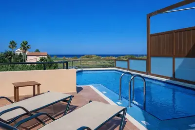 Image de Corali Villa Iv - Seaview, Pool & 500m to Beach