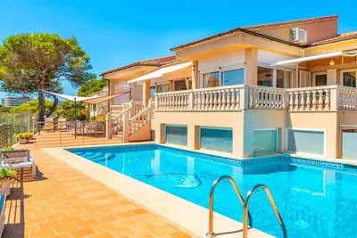 Image de Belle maison à Portocolom avec piscine privée, utilisable à l'intérieur ou.