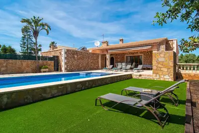 Image de Belle maison à Portocolom avec piscine privée, utilisable à l'intérieur ou.