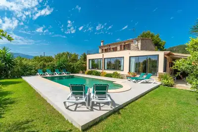 Image de Belle maison à Inca avec piscine privée, utilisable à l'intérieur ou à.
