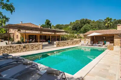 Image de Magnifique maison à Buger avec piscine privée, utilisable à l'intérieur.