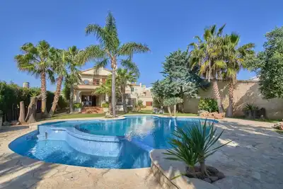 Image de Belle maison à Inca avec piscine privée, utilisable à l'intérieur ou à.