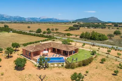 Image de Belle maison à Inca avec piscine privée, utilisable à l'intérieur ou à.